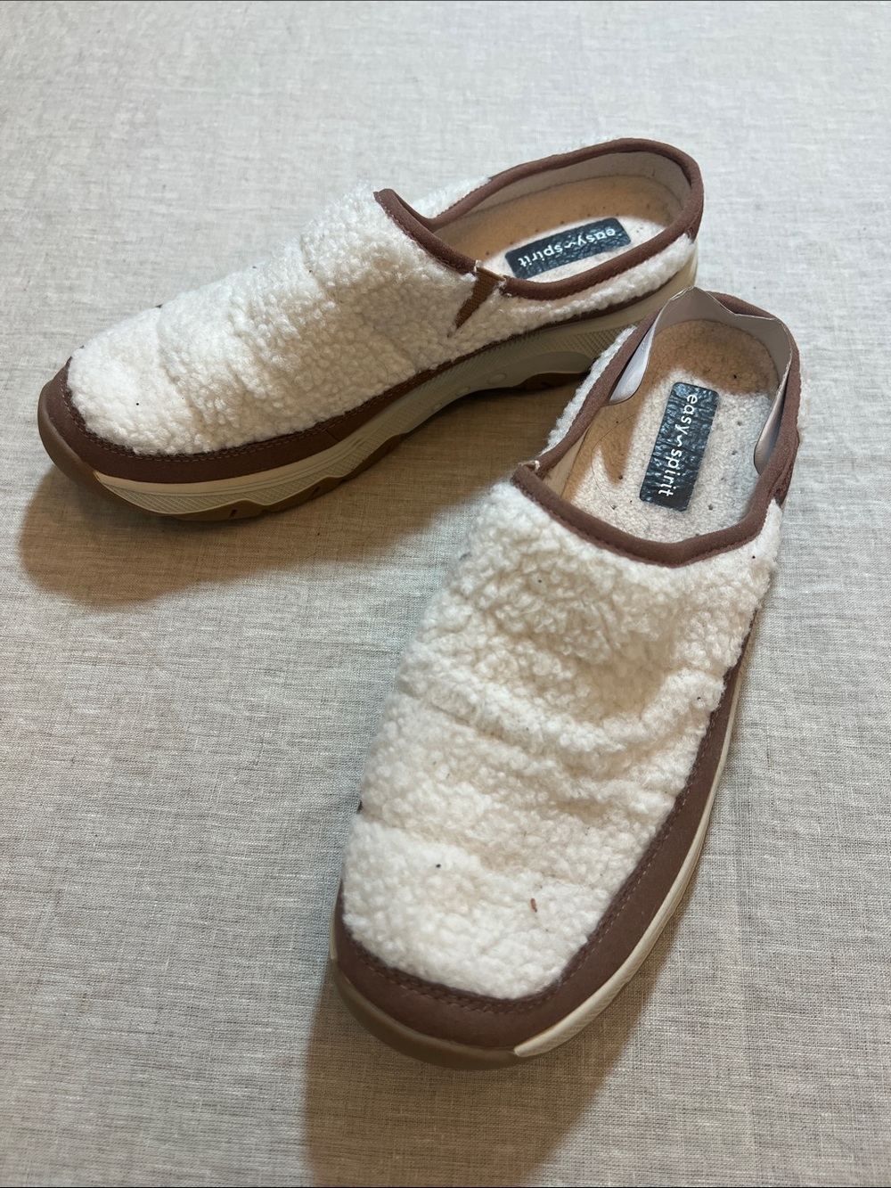 Easy Spirit Cream Sherpa Terrave 2 Slip-On Mules with Brown Trim. Size 9